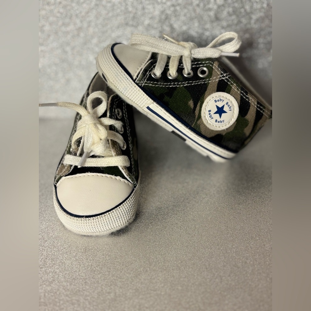 PreLoved Infant Camo Shoes